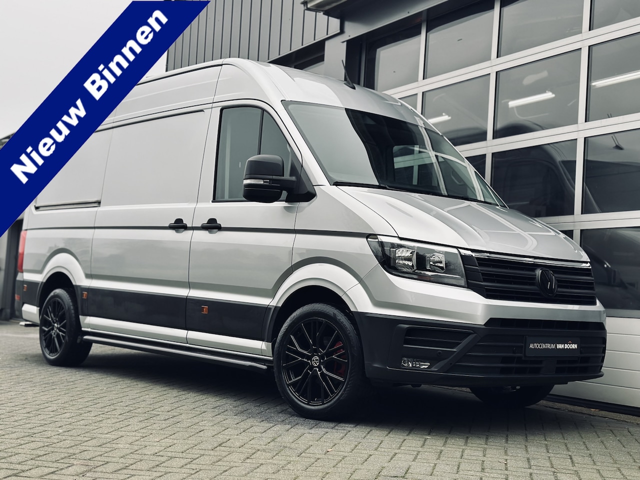 Volkswagen Crafter - 35 2.0 TDI L3H3 | Blackline | Navigatie | PDC | Trekhaak | Opstaptrede | Verwarmde voorrui - AutoWereld.nl