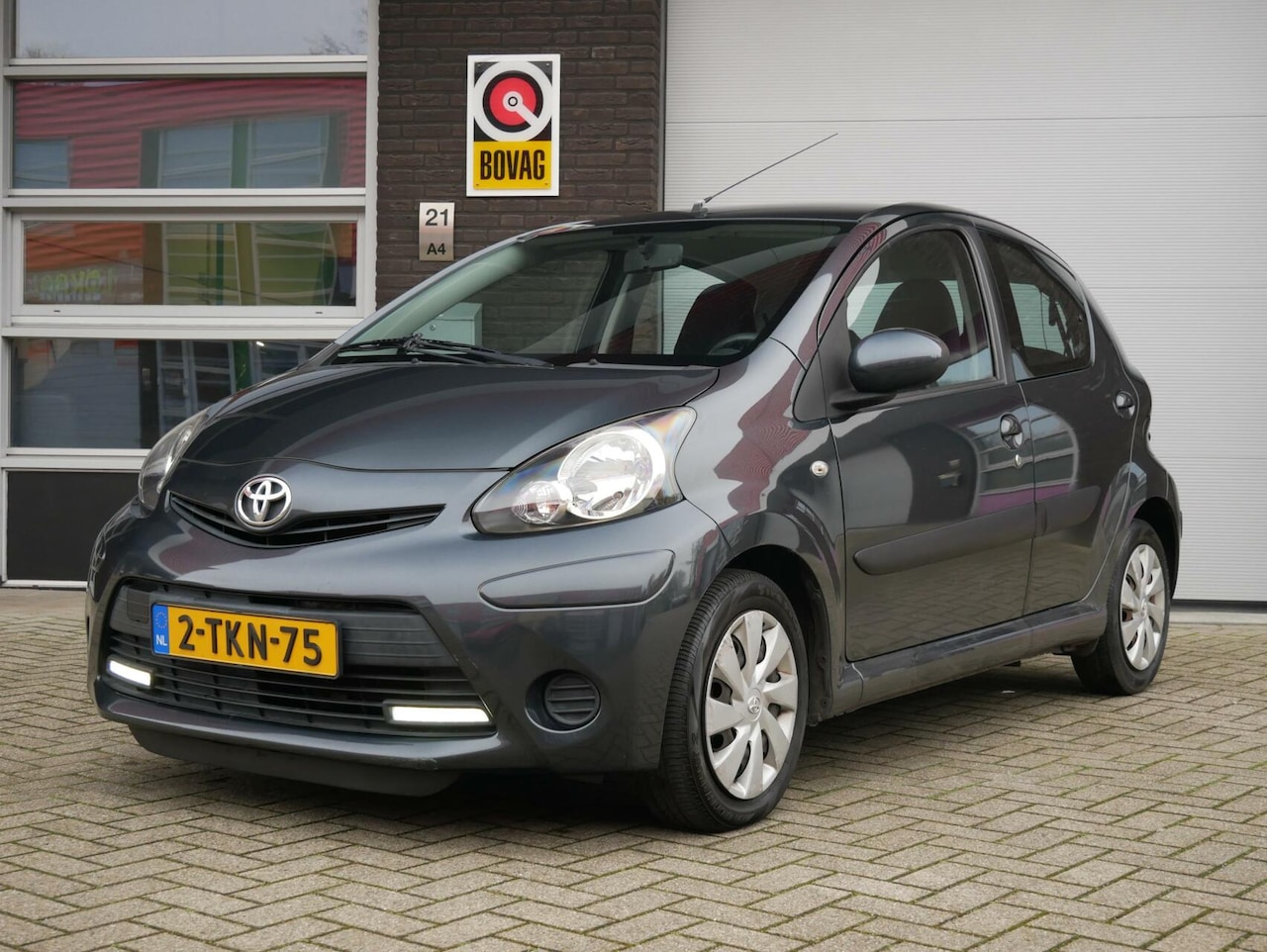 Toyota Aygo - 1.0 VVT-i Dynamic NL Auto| 2e Eigenaar| 5Deurs| Airco| - AutoWereld.nl