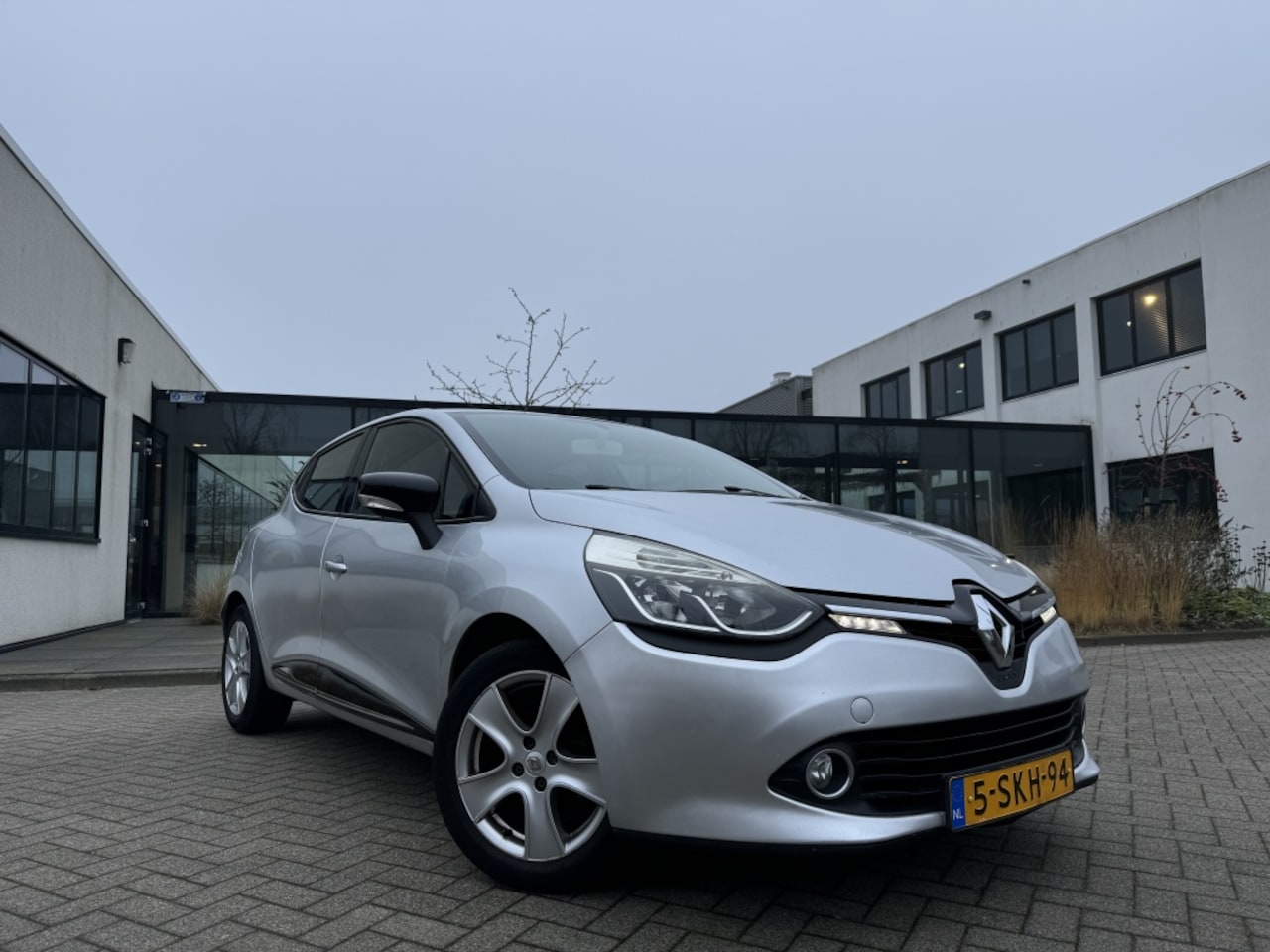 Renault Clio - 1.5 dCi Keyless Entry&Start|Navigatie Dynamique - AutoWereld.nl