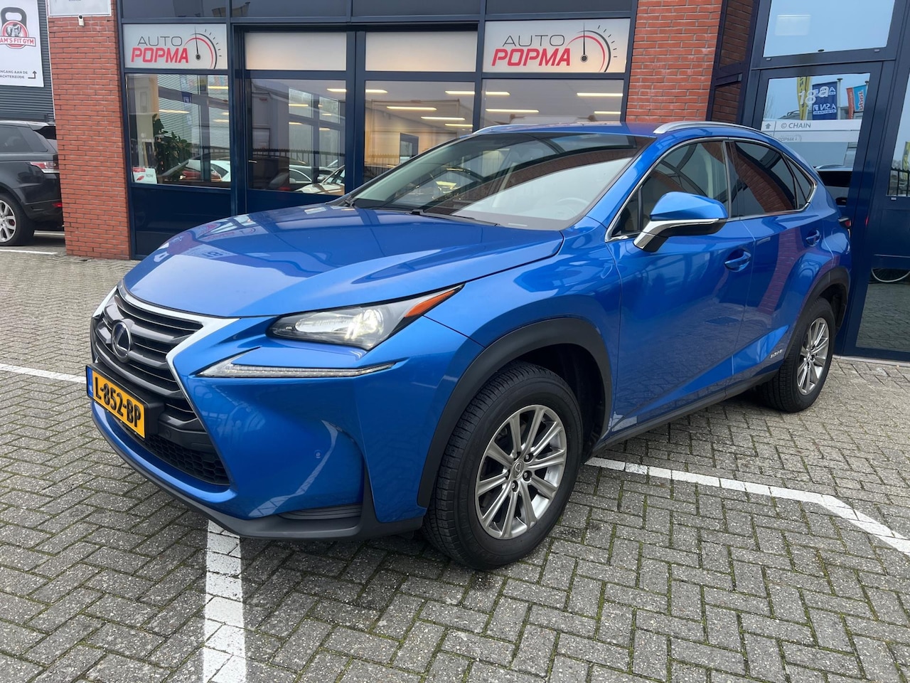 Lexus NX - 300h AWD Business Line met afneembare trekhaak / Leder met stoelverwarming / Navi / Cruise - AutoWereld.nl