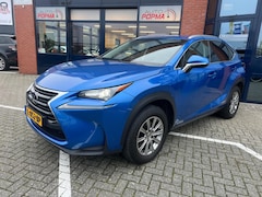 Lexus NX - 300h AWD Business Line met afneembare trekhaak / Leder met stoelverwarming / Navi / Cruise