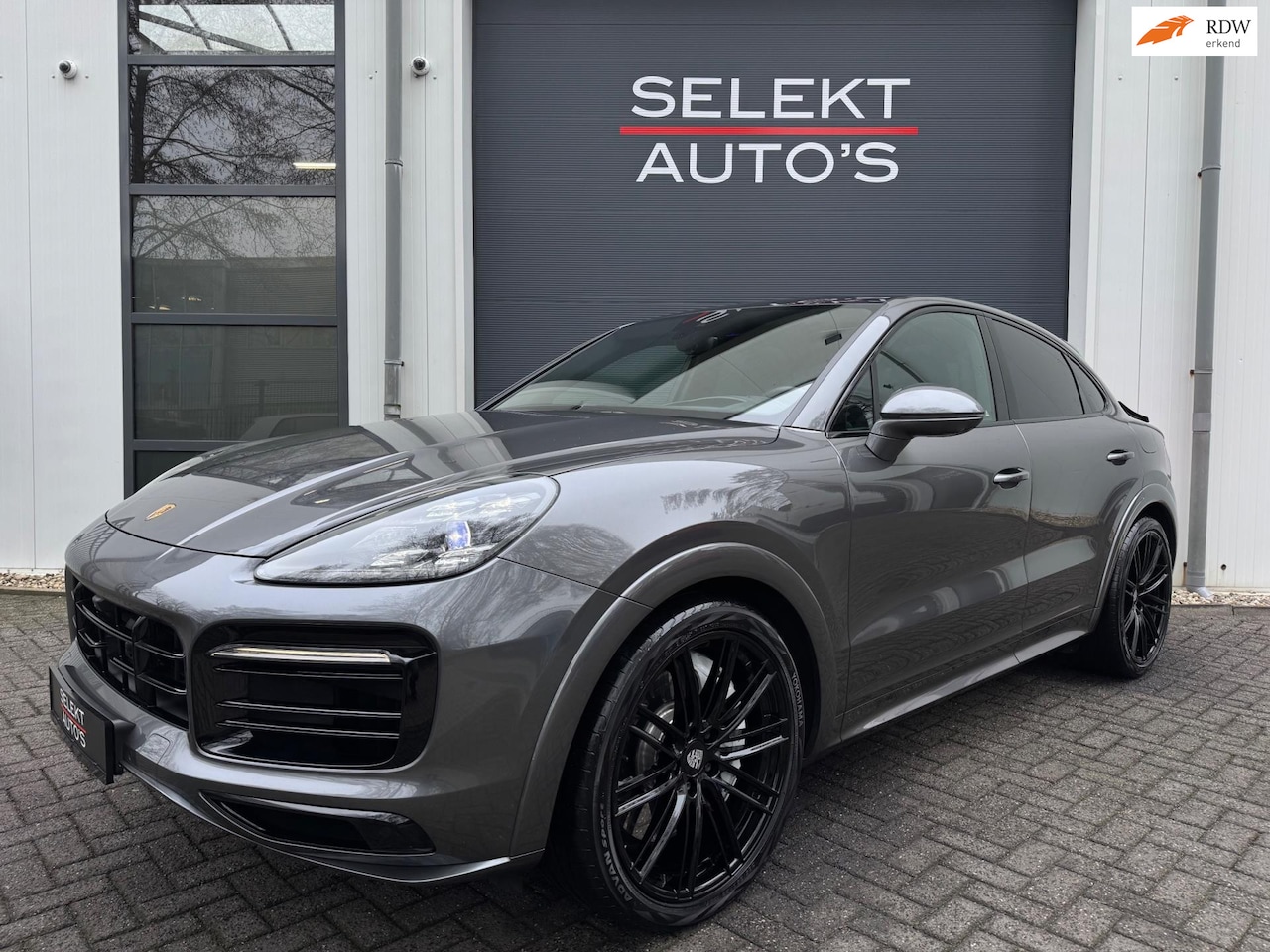 Porsche Cayenne Coupé - 3.0 E-Hybrid NAP Pano/Luchtvering/360/ACC/Alcantara/22 Inch/Trekhaak/Lasershield/Blue Eye/ - AutoWereld.nl