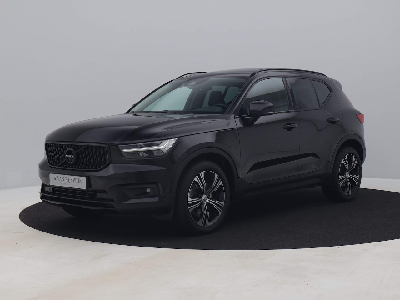 Volvo XC40 - 1.5 T4 Recharge Inscription | PANO | 360° | H&K | ADAPTIVE | STOEL- EN STUURVERW - AutoWereld.nl