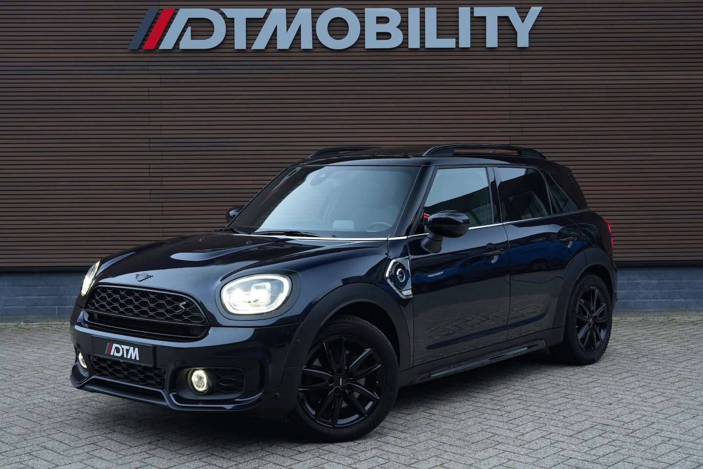 MINI Countryman - Mini 2.0 Cooper S E ALL4 John Cooper Works | BTW || Panoramadak | Stoelverwarming | Head-U - AutoWereld.nl