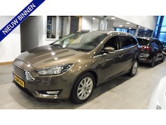 Ford Focus Wagon - 125pk Titanium Navi Parkeerassistent Winter-Pack Trekhaak