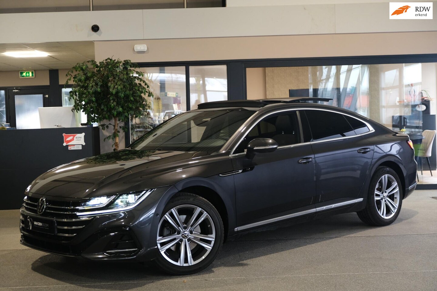 Volkswagen Arteon - 1.4 TSI eHybrid R-Line 218PK Pano Cam Navi - AutoWereld.nl