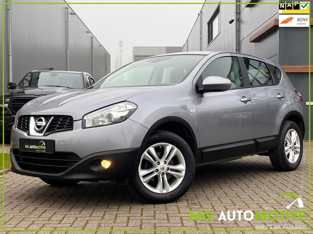 Nissan Qashqai - 2.0 Acenta | Climate | Navi | PDC | Bull bar | side bars - AutoWereld.nl