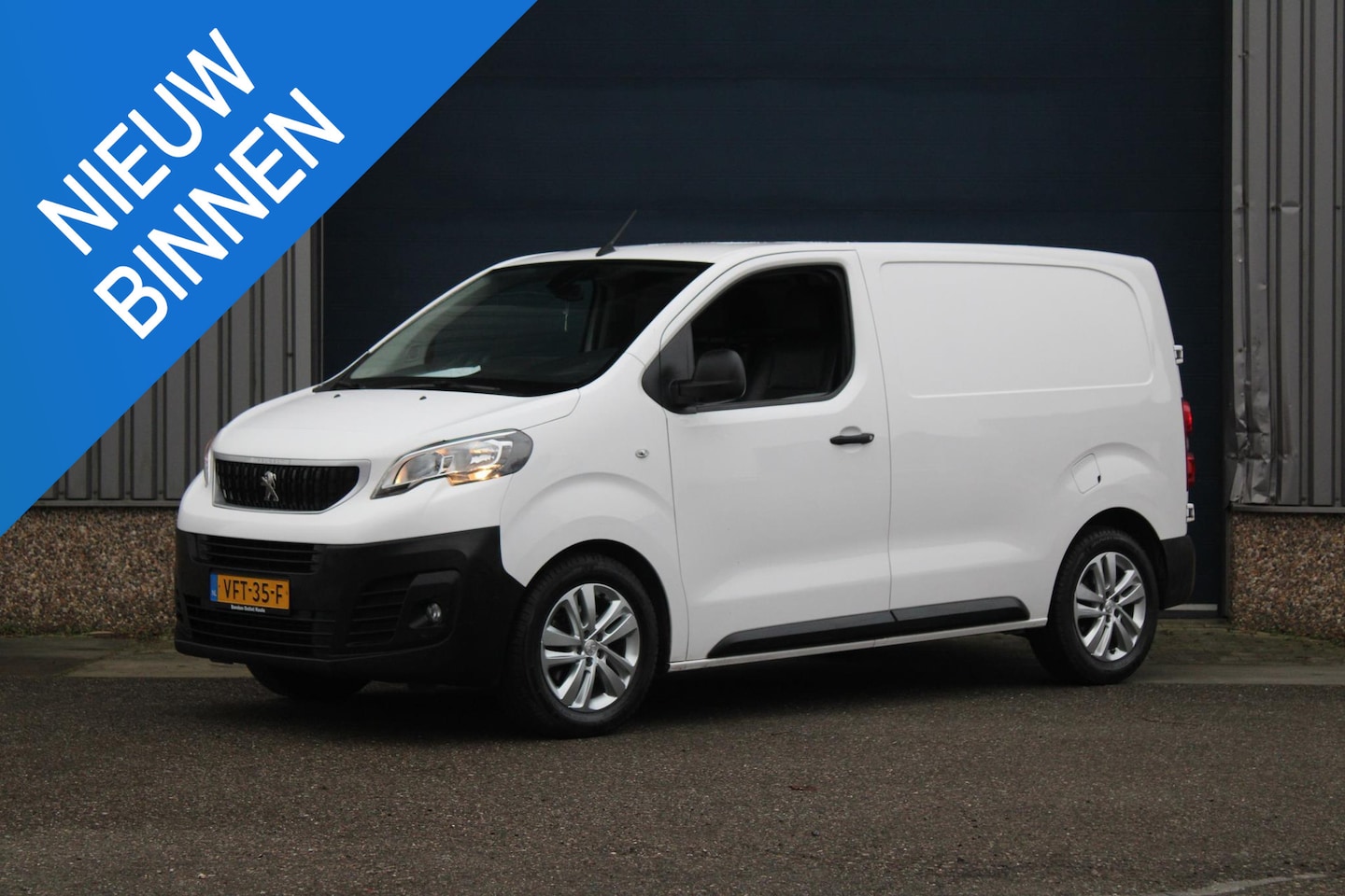 Peugeot Expert - 2.0 BlueHDI 120 Compact Premium AIRCO / CRUISE CONTROLE / AUTOMAAT / EURO 6 - AutoWereld.nl