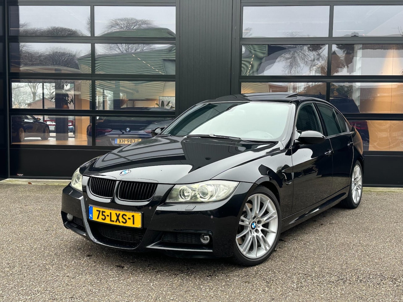 BMW 3-serie - 330d M-Sport Xenon Keyless Schuifdak Navi Leder - AutoWereld.nl