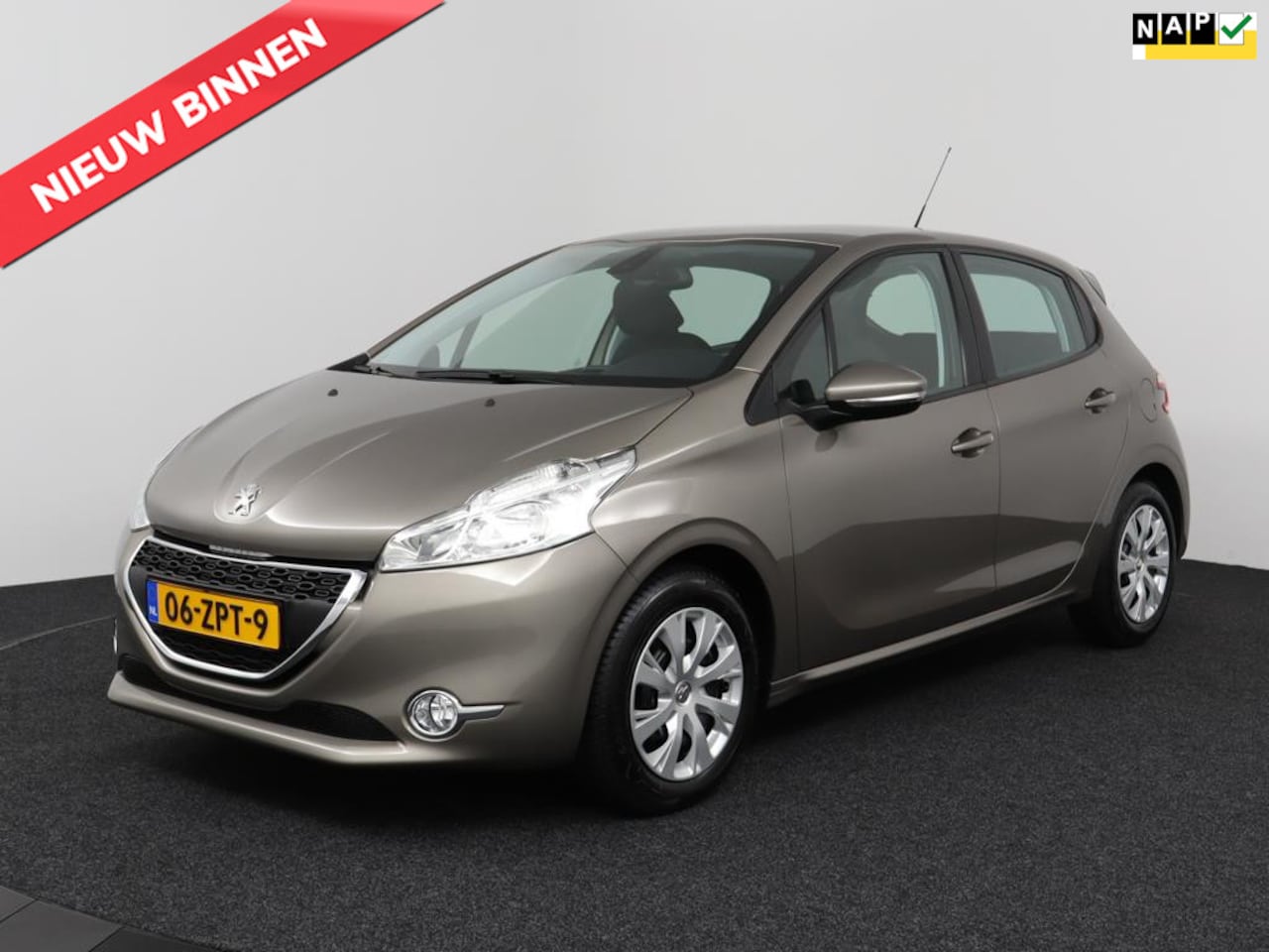 Peugeot 208 - 1.2 VTi Envy 5-Deurs | Airco | Cruise | Navi | Elektr.pakket | Trekhaak | NL Auto |TOPSTAA - AutoWereld.nl