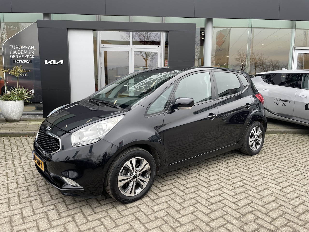 Kia Venga - 1.4 CVVT Edition 1ste eigenaar | Trekhaak | Panoramadak Info Daan 0492-588964 - AutoWereld.nl