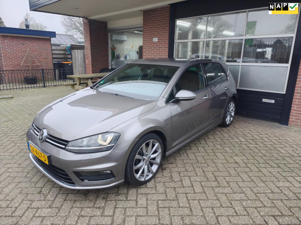 Volkswagen Golf - 1.2 TSI R-Line, Led, Xenon, Camera, Keyless, PDC, Clima, Cruise, NAP - AutoWereld.nl