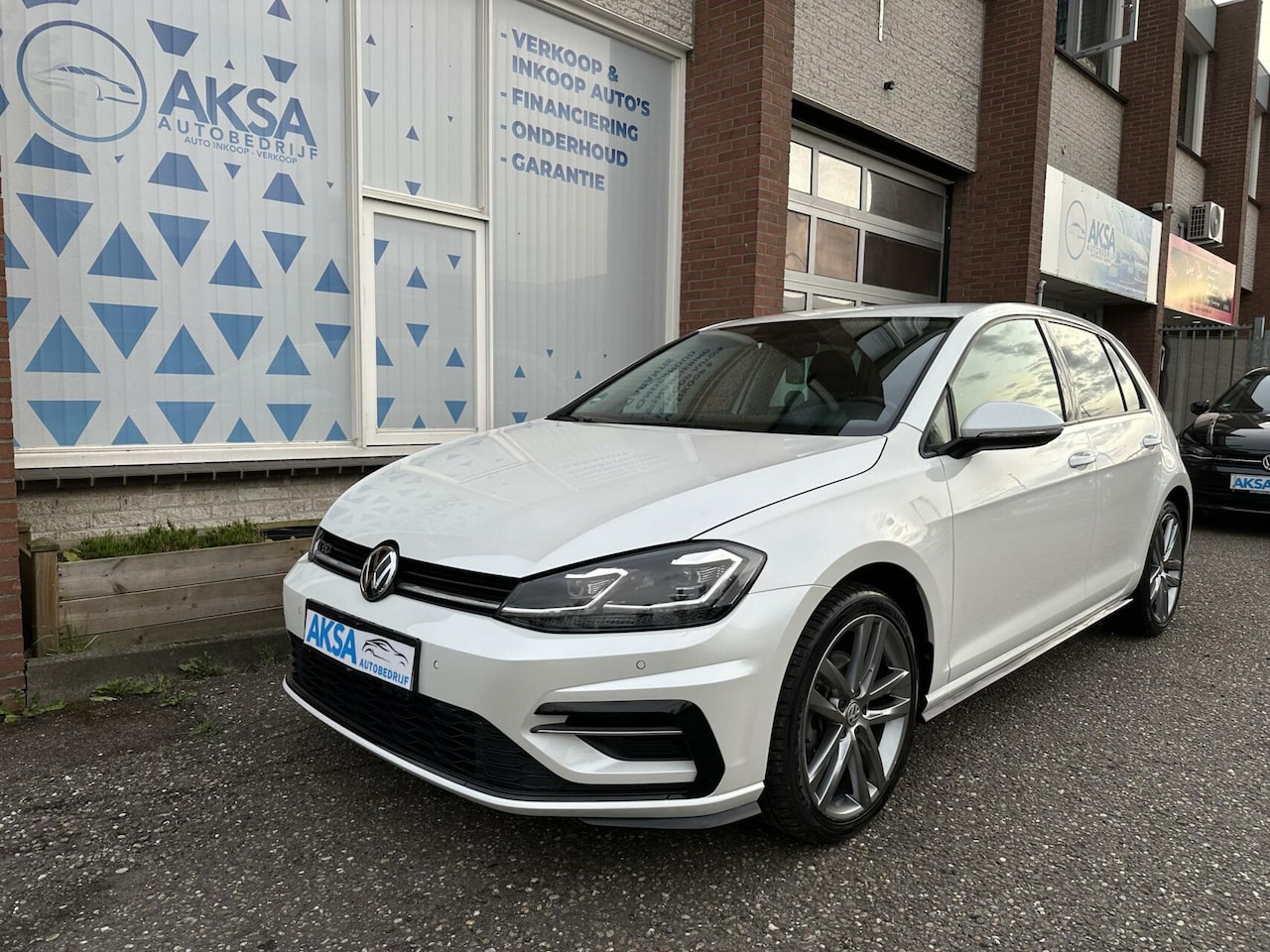 Volkswagen Golf - 1.5 TSI 150pk 2x R-Line DSG |18inch | ACC | Car Play | Alcantara | Gratis Garantie - AutoWereld.nl