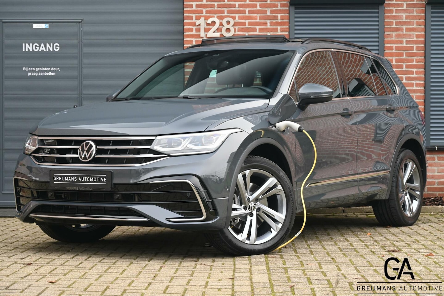 Volkswagen Tiguan - 1.4 TSI eHybrid R-LINE|KEYLESS|PANORAMADAK|CARPLAY| - AutoWereld.nl