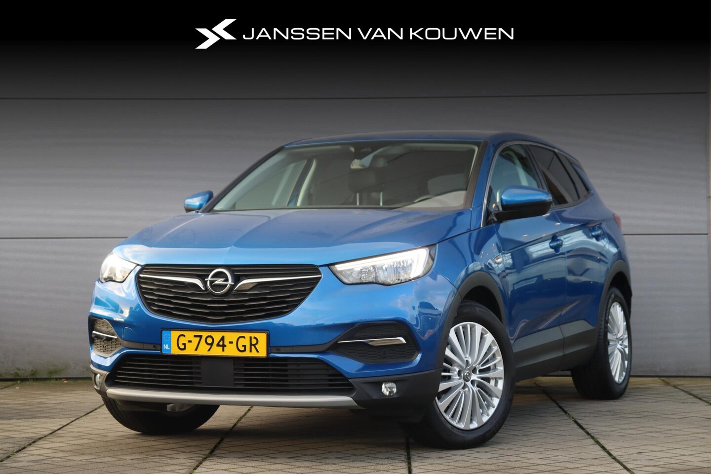 Opel Grandland X - 1.2 Turbo Innovation / Navi / Climate / 18'' velgen / Keyless / Trekhaak - AutoWereld.nl