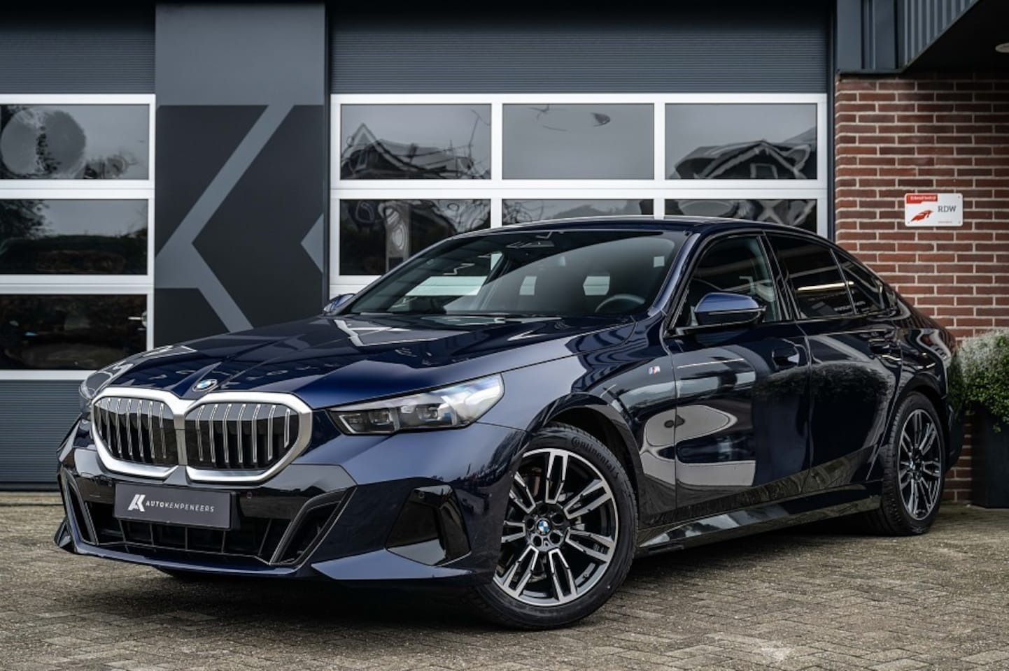 BMW 5-serie - 520d M Sport | Adpt. Led | Driving Ass. Plus | Trekhaak | 19 Inch | Travel Pack | - AutoWereld.nl