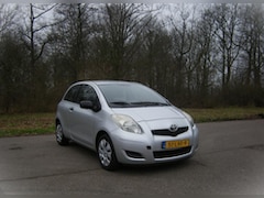 Toyota Yaris - 1.3 VVTi Comfort . Airco . ......kopling zit tegen slippen aan