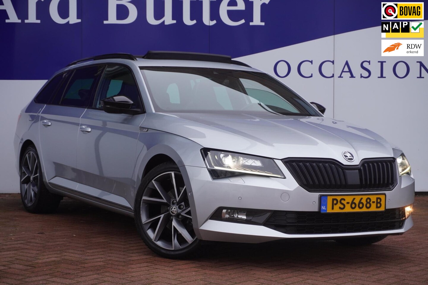 Skoda Superb Combi - 1.4 TSI ACT Sportline Business / Xenon / Navigatie / Camera / Pano-dak / 19"LMV / = SUPER - AutoWereld.nl