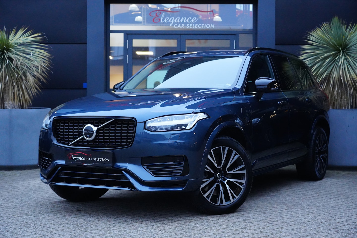 Volvo XC90 - 2.0 T8 Recharge AWD Plus Dark 455pk Panoramadak/Stoelverwarming/Camera - AutoWereld.nl