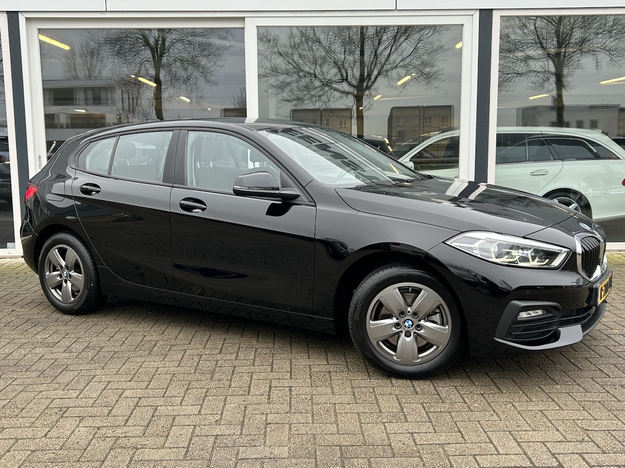 BMW 1-serie - 118i Business Edition 50% deal 9.975,- ACTIE Carplay / Clima / Cruise / Navi / Full LED - AutoWereld.nl