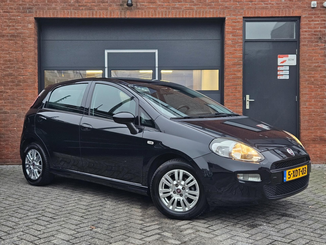 Fiat Punto Evo - 0.9 TwinAir Street Airco 15" Bluetooth - AutoWereld.nl