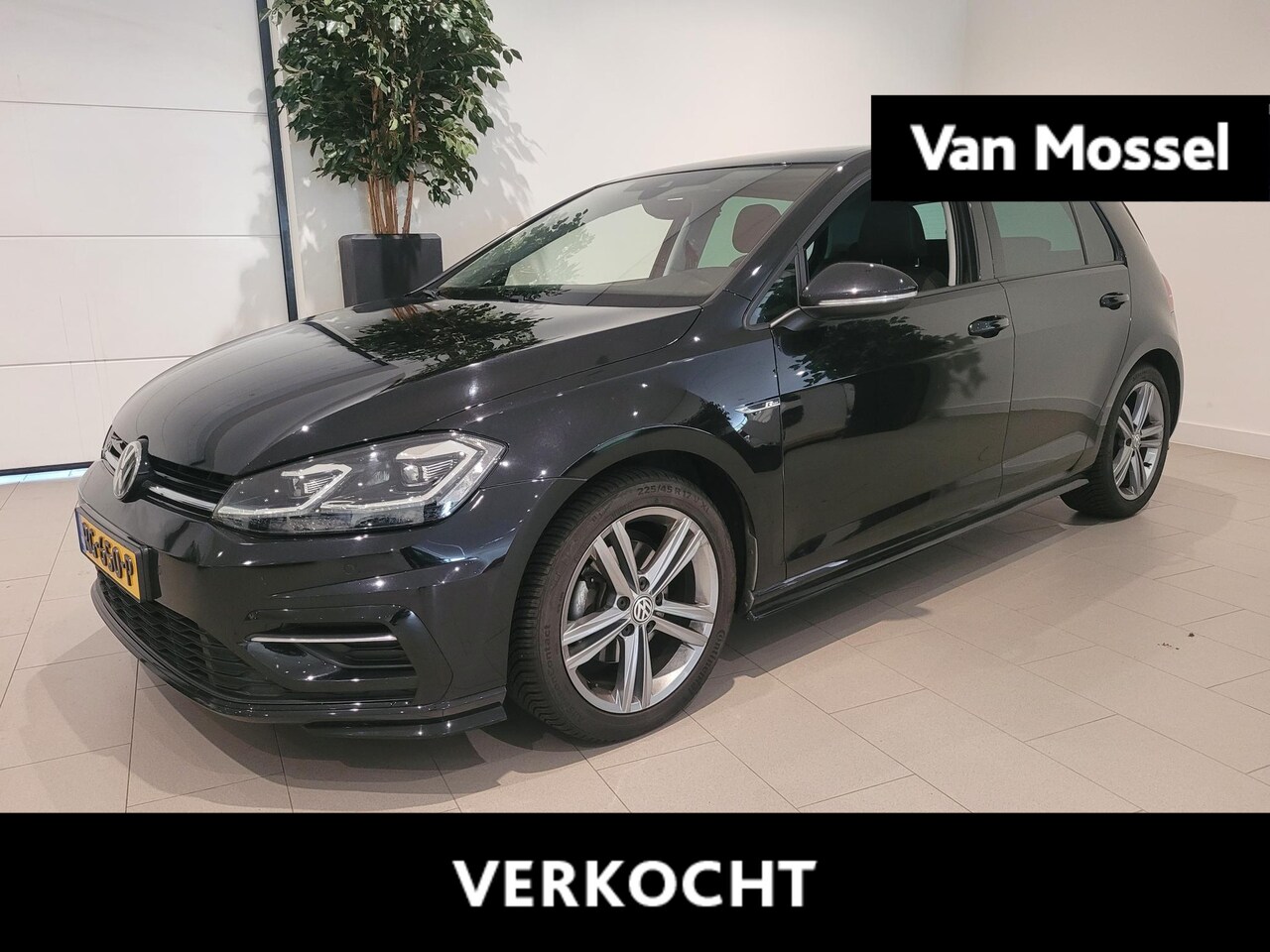 Volkswagen Golf - 1.5 TSI Highline Business R | Navigatie | Panoramadak | LED | Stoelverwarming | App-Connec - AutoWereld.nl