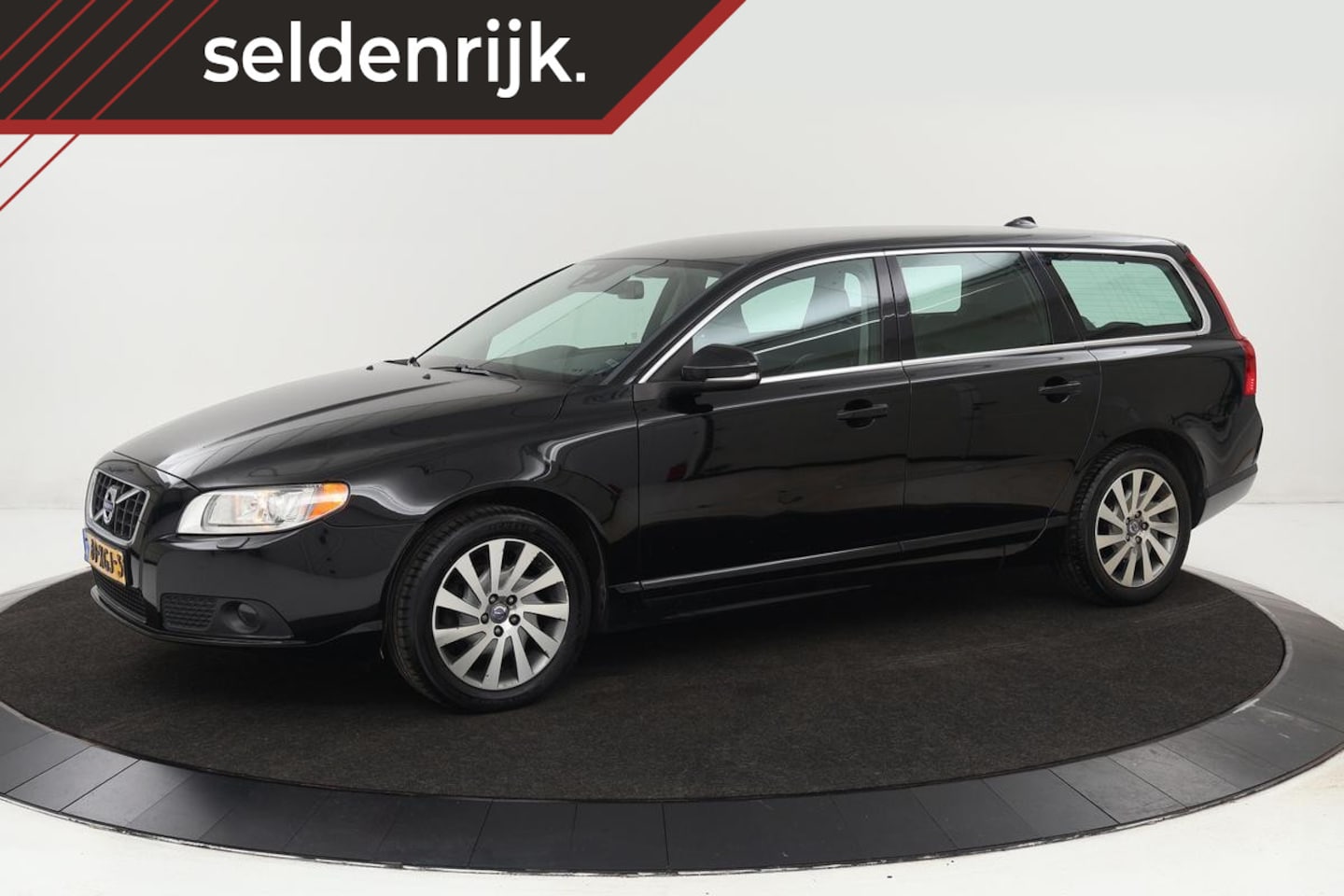 Volvo V70 - 1.6 T4 Limited Edition | Export Only | Trekhaak | Leder | Stoelverwarming | Navigatie | Bl - AutoWereld.nl