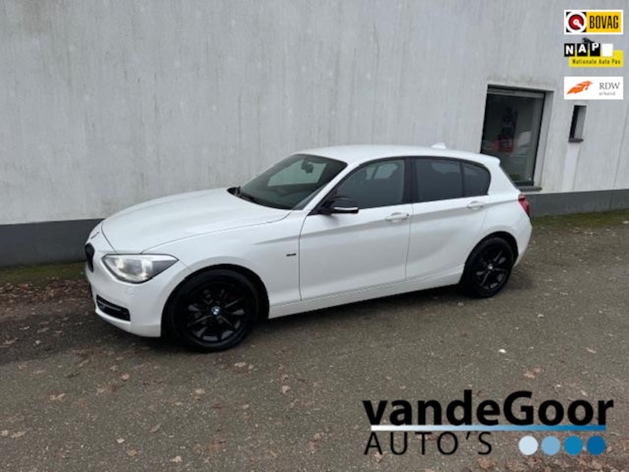 BMW 1-serie - 116i Business 116i Business+, '12, aut., navi, pdc voor en achter, keurige auto ! - AutoWereld.nl