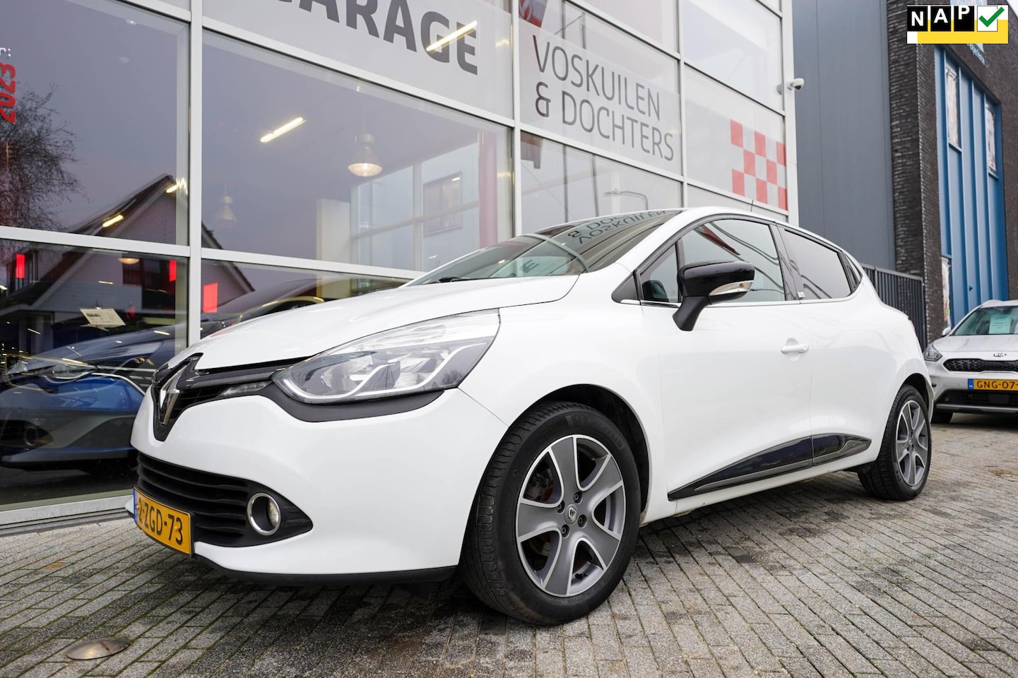 Renault Clio - 0.9 TCe ECO Night&Day | Navigatie | Parkeersensoren - AutoWereld.nl