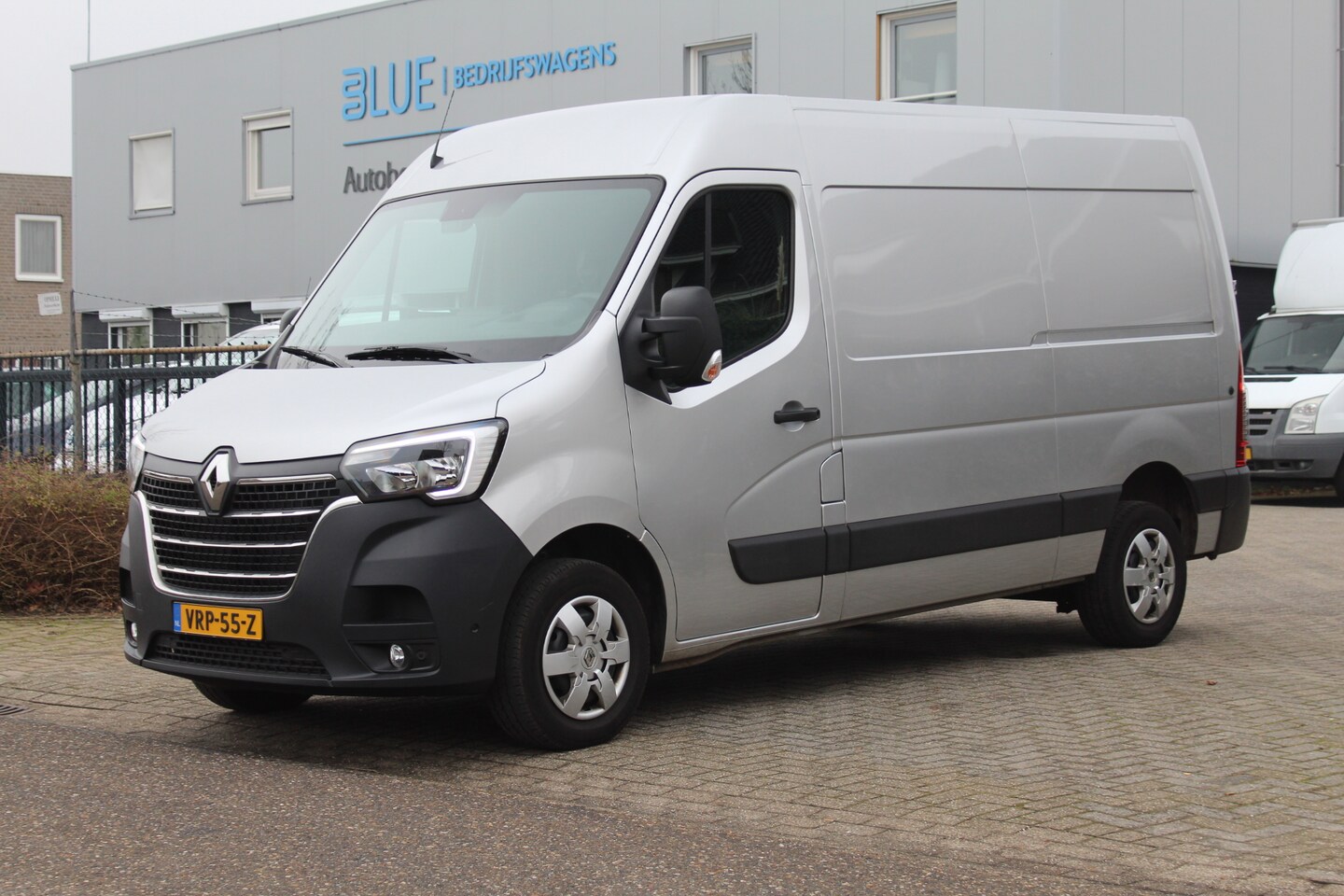 Renault Master - T35 2.3 dCi 135PK Euro6 L2H2 Work Edition ✓ 3-zits ✓ airco ✓ navigatie - AutoWereld.nl