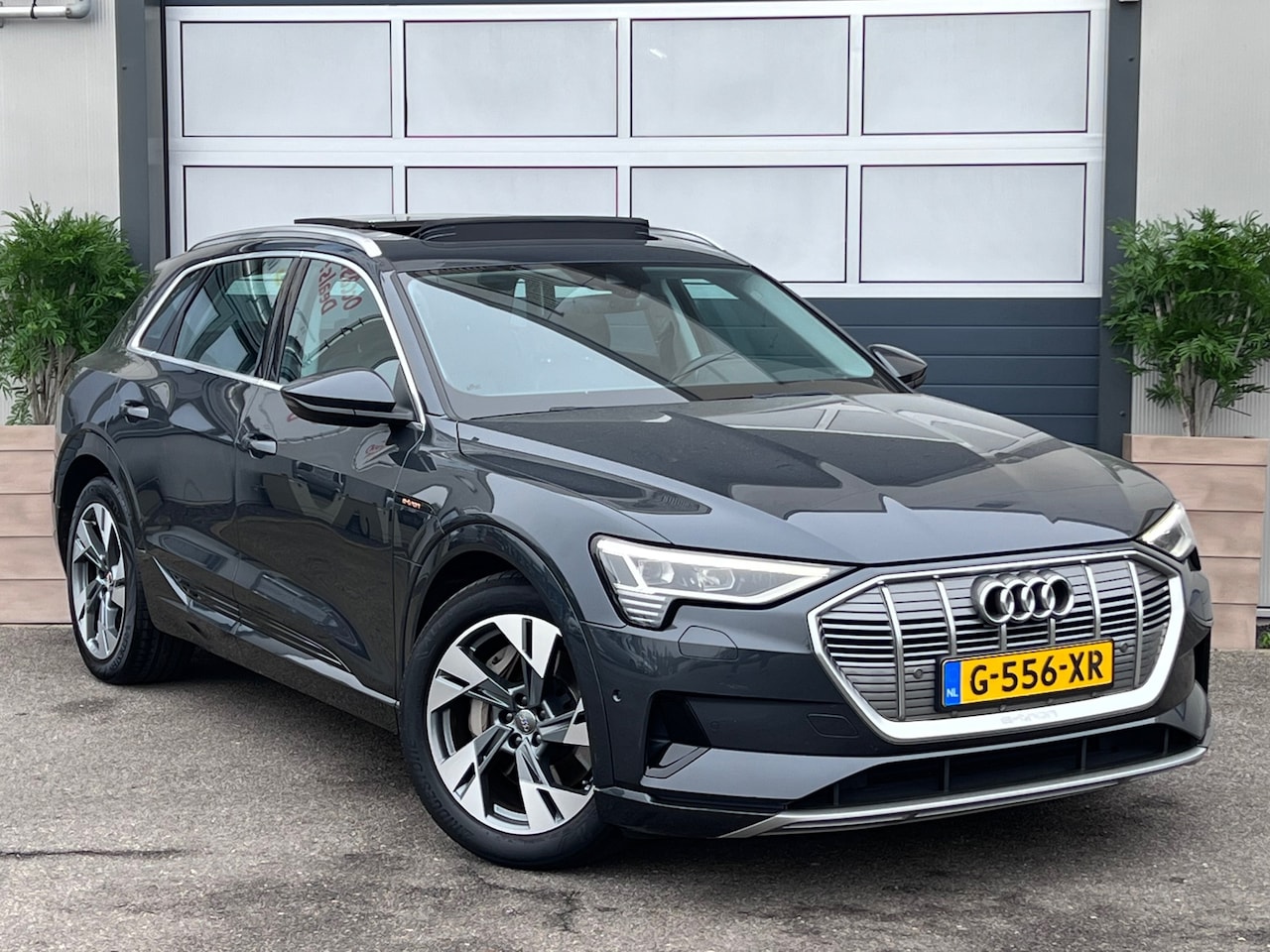 Audi e-tron - E-tron 50 quattro Launch edition plus 71 kWh / PANO / NAP / LEER / NAVI / DEALER ONDERHOUD - AutoWereld.nl