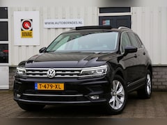 Volkswagen Tiguan - 2.0 TSI 220PK 4Motion Highline*Perfect Onderh.*Panodak/ACC/Sfeer/Digi.klokken/Stoelverw./S