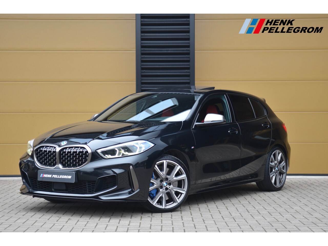 BMW 1-serie - M135i xDrive High Executive * M Stoelen * Head-up * Harman Kardon * Leder * LED * - AutoWereld.nl