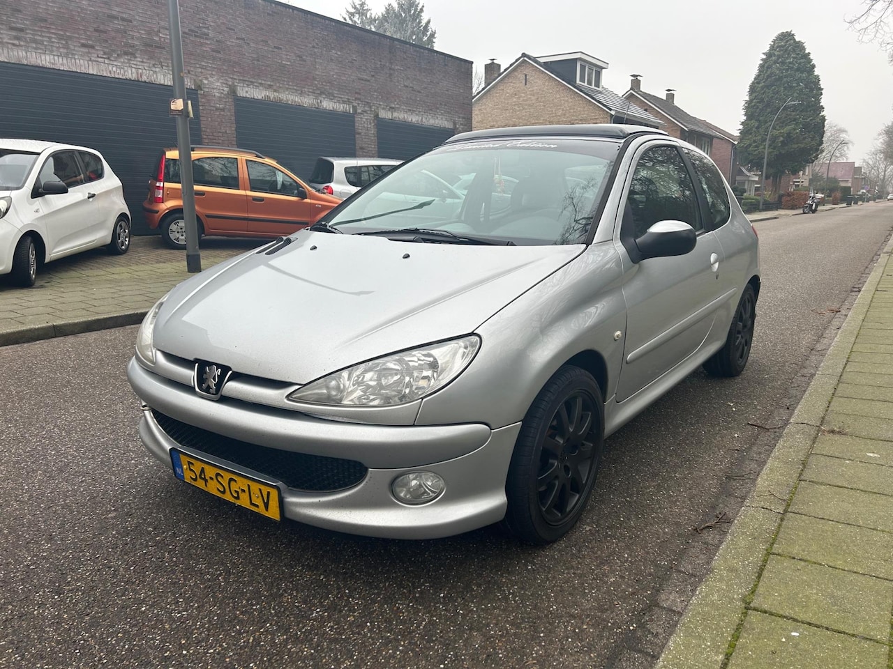 Peugeot 206 - 1.6-16V Quiksilver AIRCO,OPEN DAKJE,INRUILKOOPJE MET APK! - AutoWereld.nl