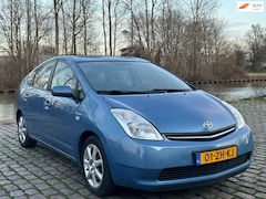 Toyota Prius - 1.5 VVT-i Comfort 2e eigenaar dealer onderhouden airco navigatie elektrische ramen trekhaa