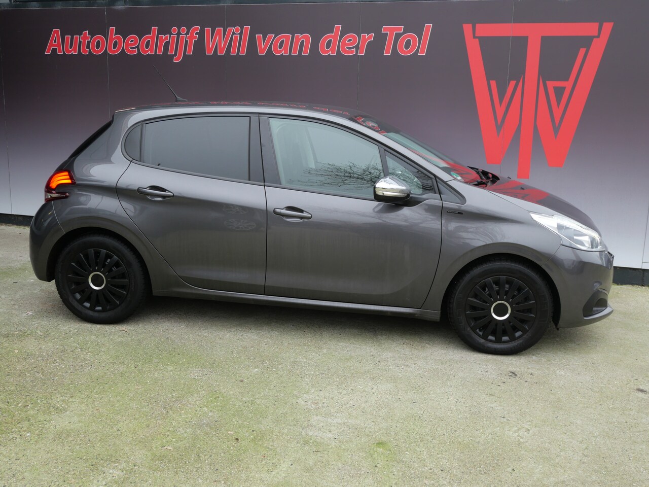 Peugeot 208 - 1.2 PURETECH SIGNATURE | 5-DRS | CRUISE | CARPLAY | 1e EIG | 17.000 KM!! - AutoWereld.nl