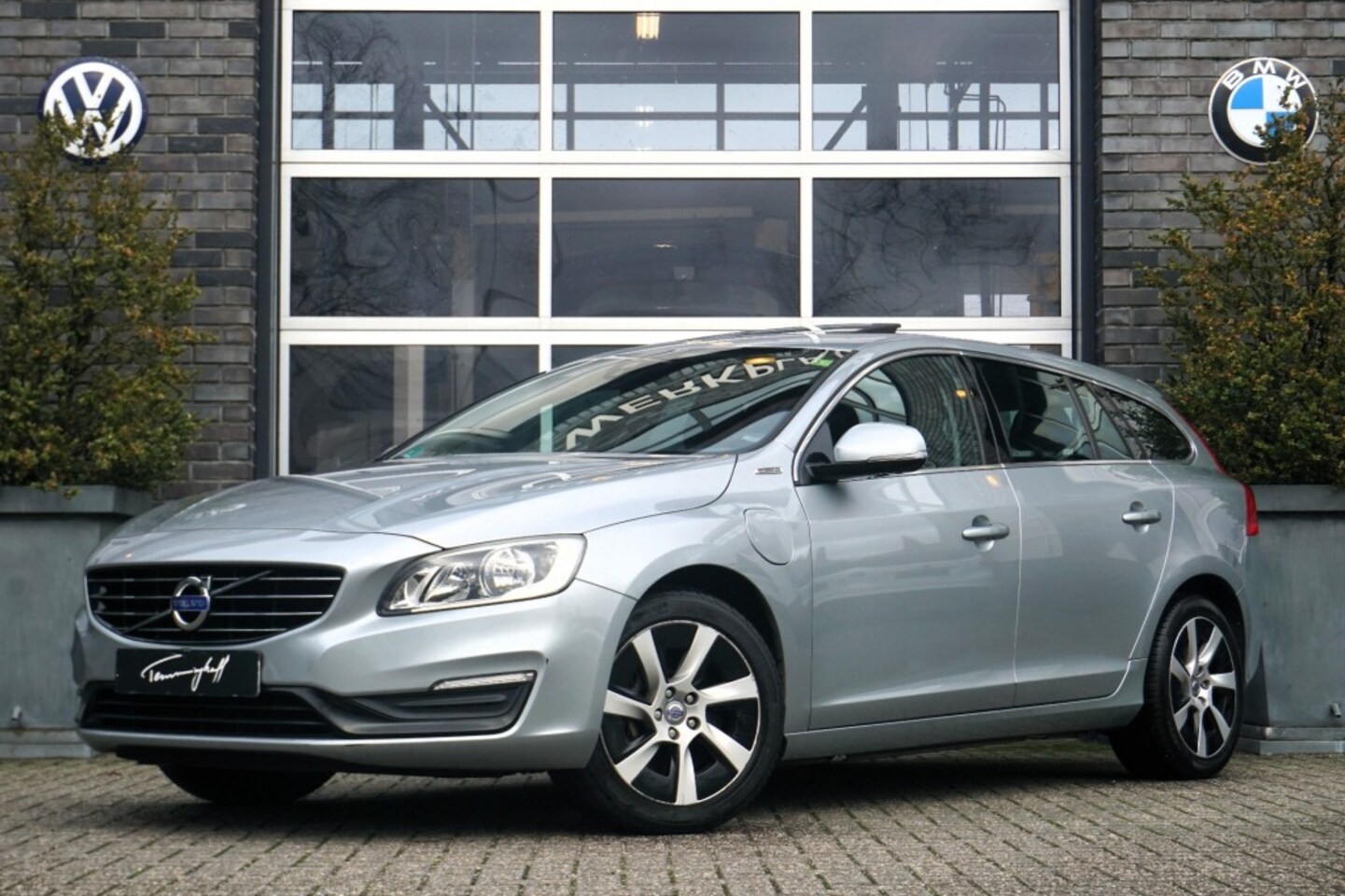 Volvo V60 - 2.4 D6 AWD SUMMUM LEDER - PANO. DAK - TREKH. - AutoWereld.nl