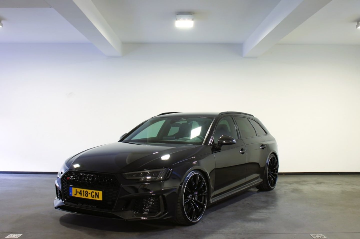 Audi A4 - 2.9 TFSI RS4 QUATTRO 540PK/830NM - AutoWereld.nl