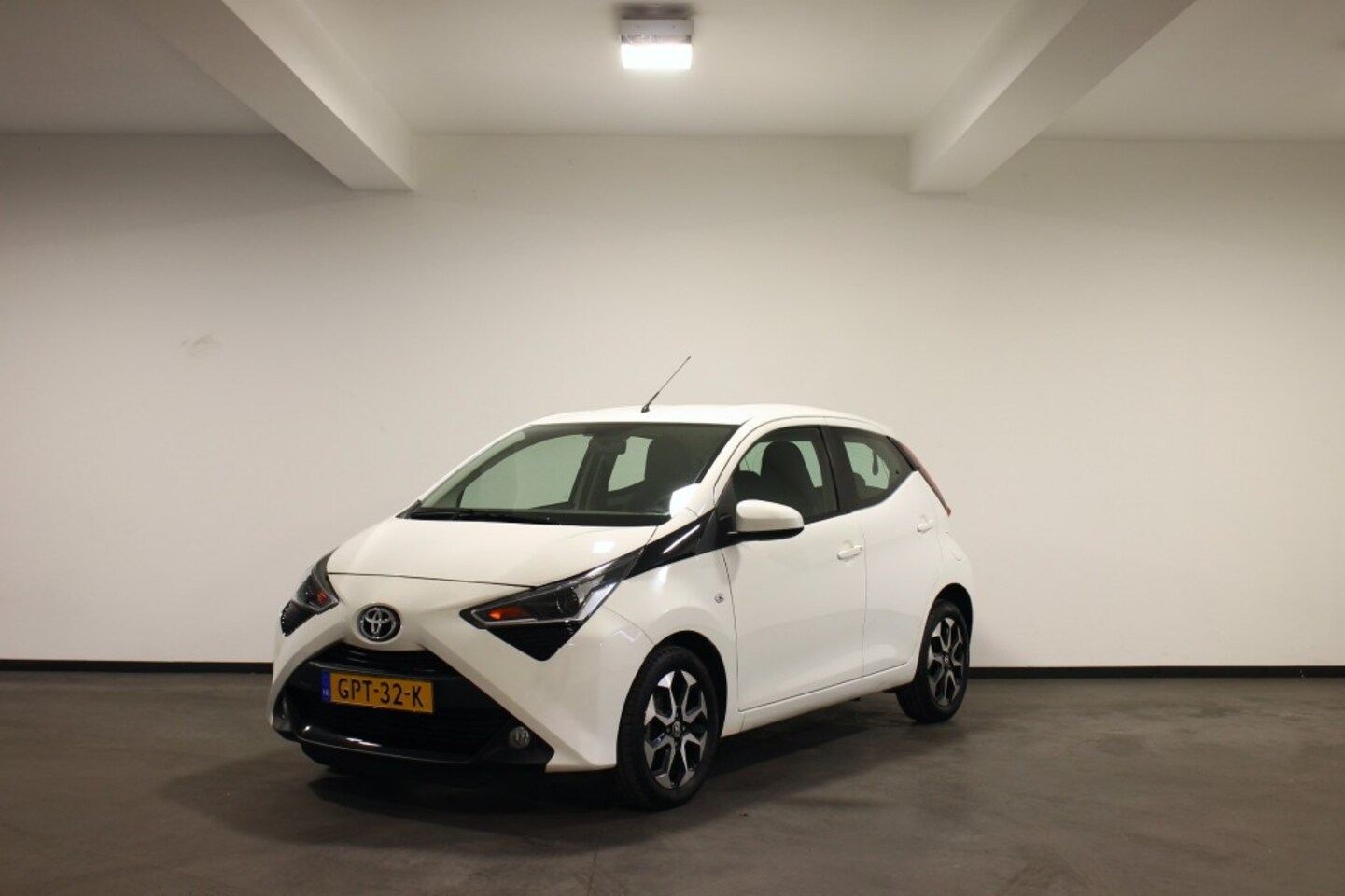 Toyota Aygo - 1.0 VVT-i x-play 1.0 VVT-I X-PLAY, AUTOMAAT - AutoWereld.nl