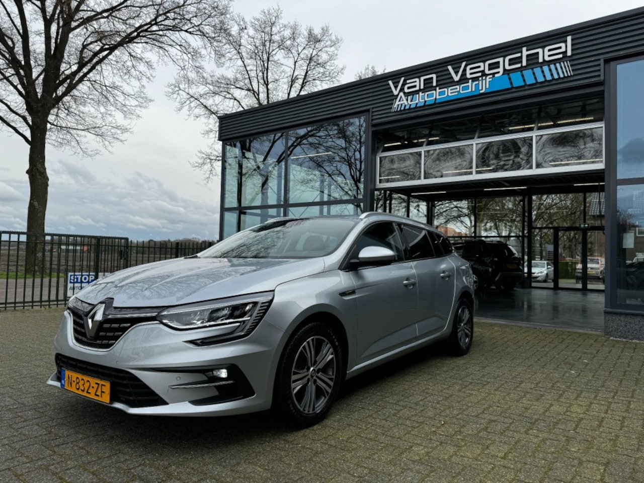 Renault Mégane - 1.3 TCE INTENS / LED / DAB / NAVIGATIE / KEYLESS - AutoWereld.nl