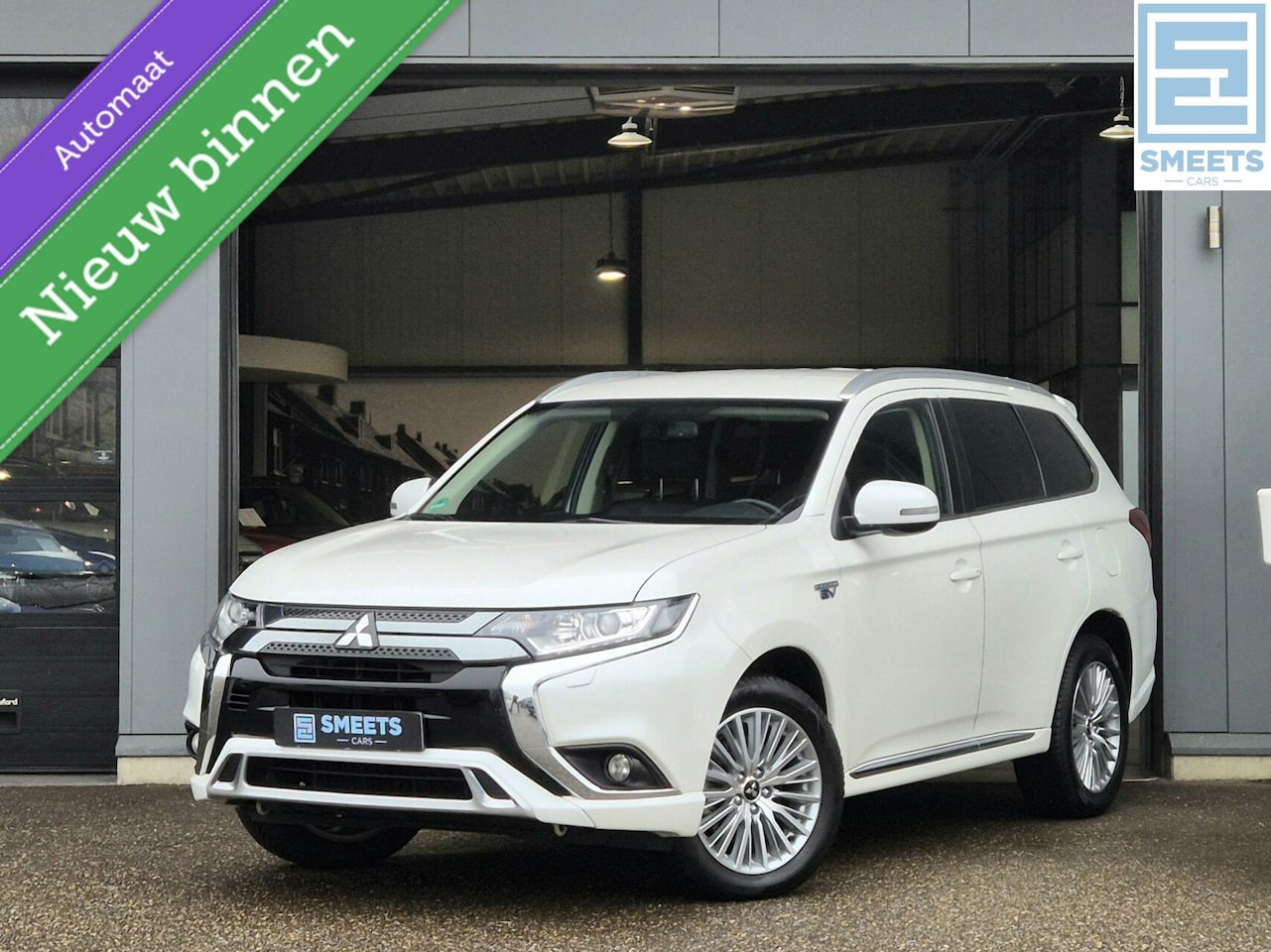 Mitsubishi Outlander - 2.4 PHEV Intense Automaat |Navi|Cam|Clima - AutoWereld.nl