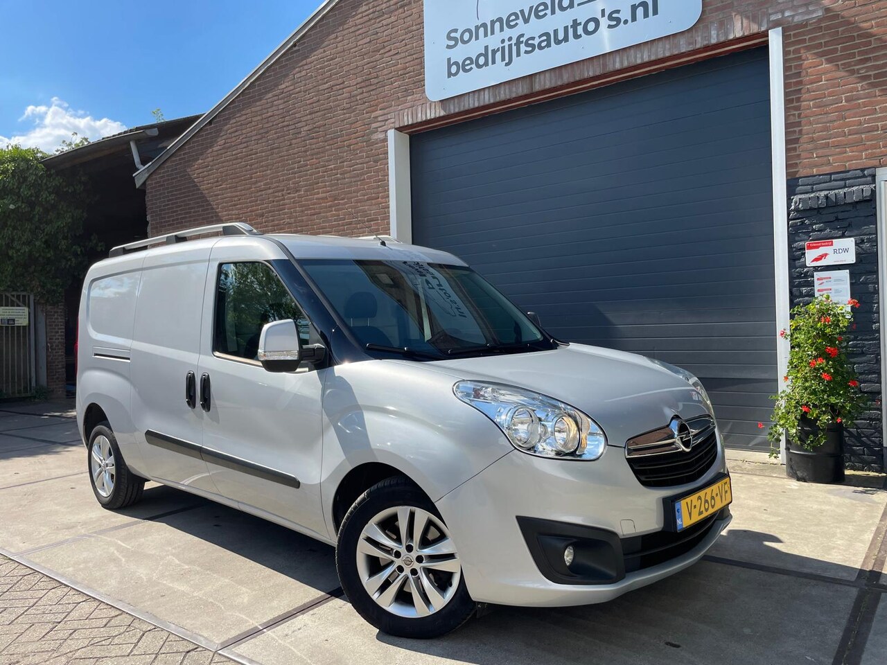 Opel Combo - 1.3 CDTi Sport L2 EURO6, vol opties! LM velg, zilvergrijs metallic - AutoWereld.nl