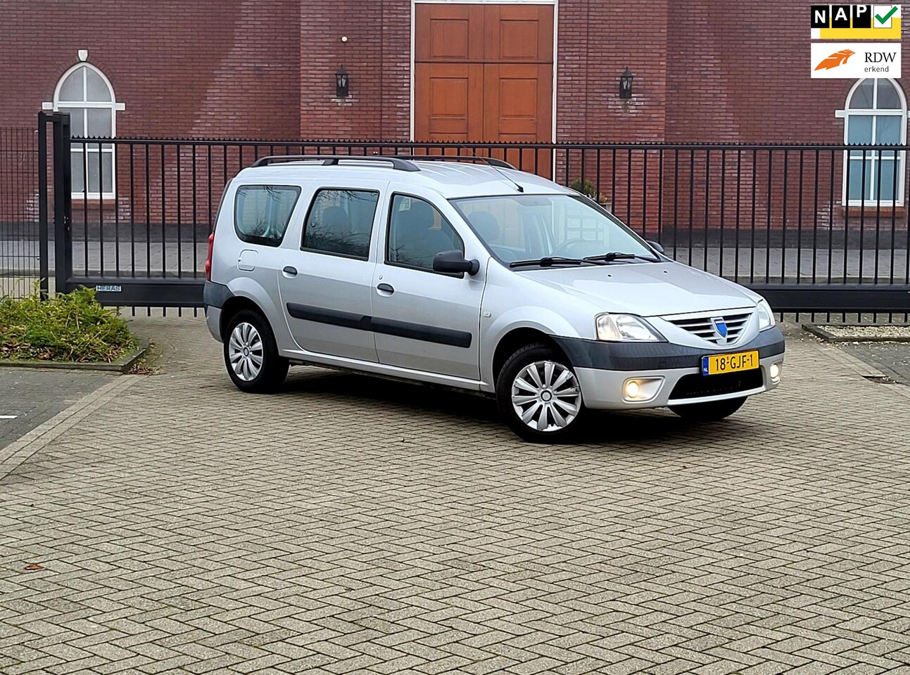 Dacia Logan MCV - 1.6 Lauréate / Airco / Trekhaak / Nap / Nieuwe Apk - AutoWereld.nl