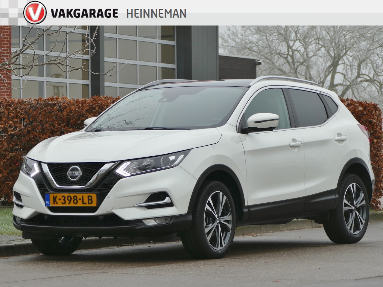 Nissan Qashqai - 1.3 DIG-T N-Connecta | panoramadak | rondom-zicht-camera | navigatie - AutoWereld.nl