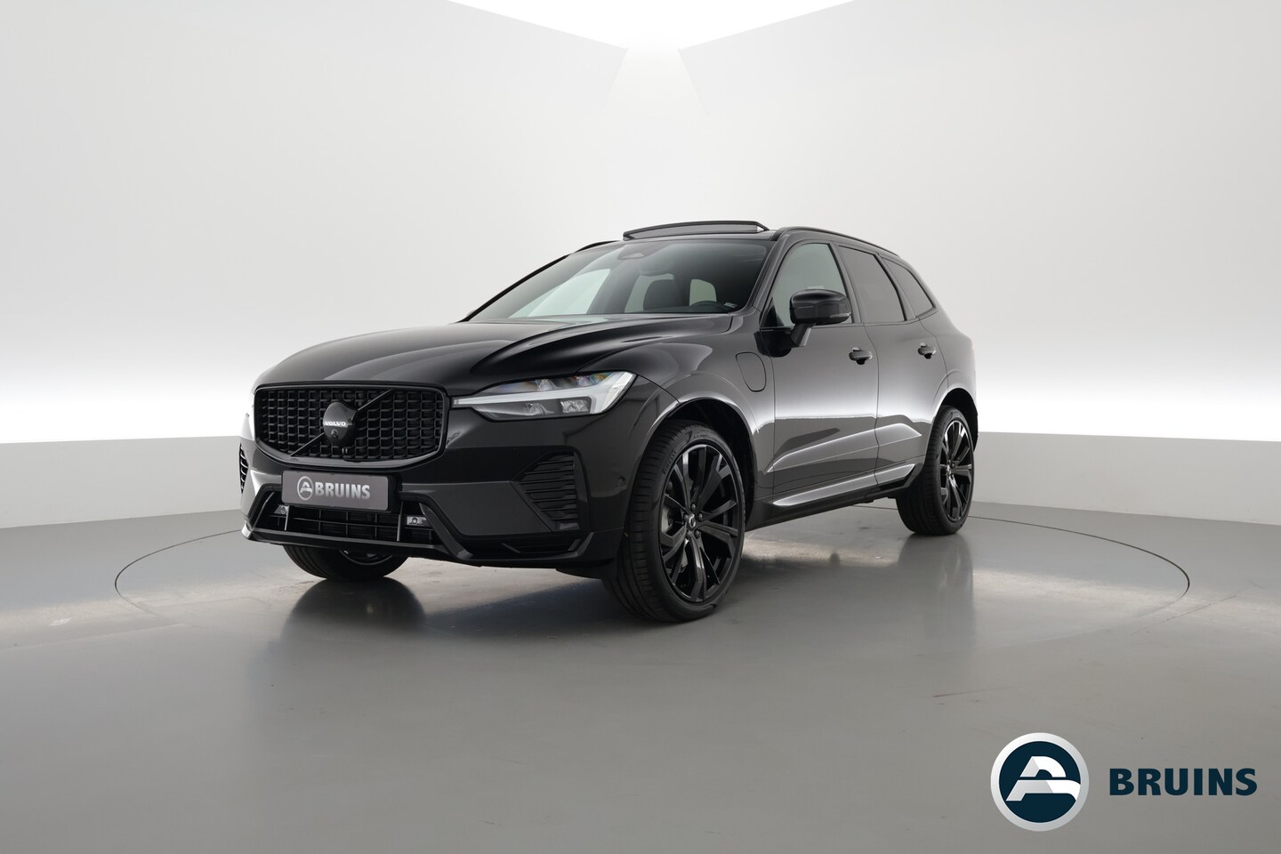 Volvo XC60 - 2.0 T6 Plug-in hybrid AWD Plus Black Edition | Pano | 360 camera | Pilot Assist | Winterpa - AutoWereld.nl