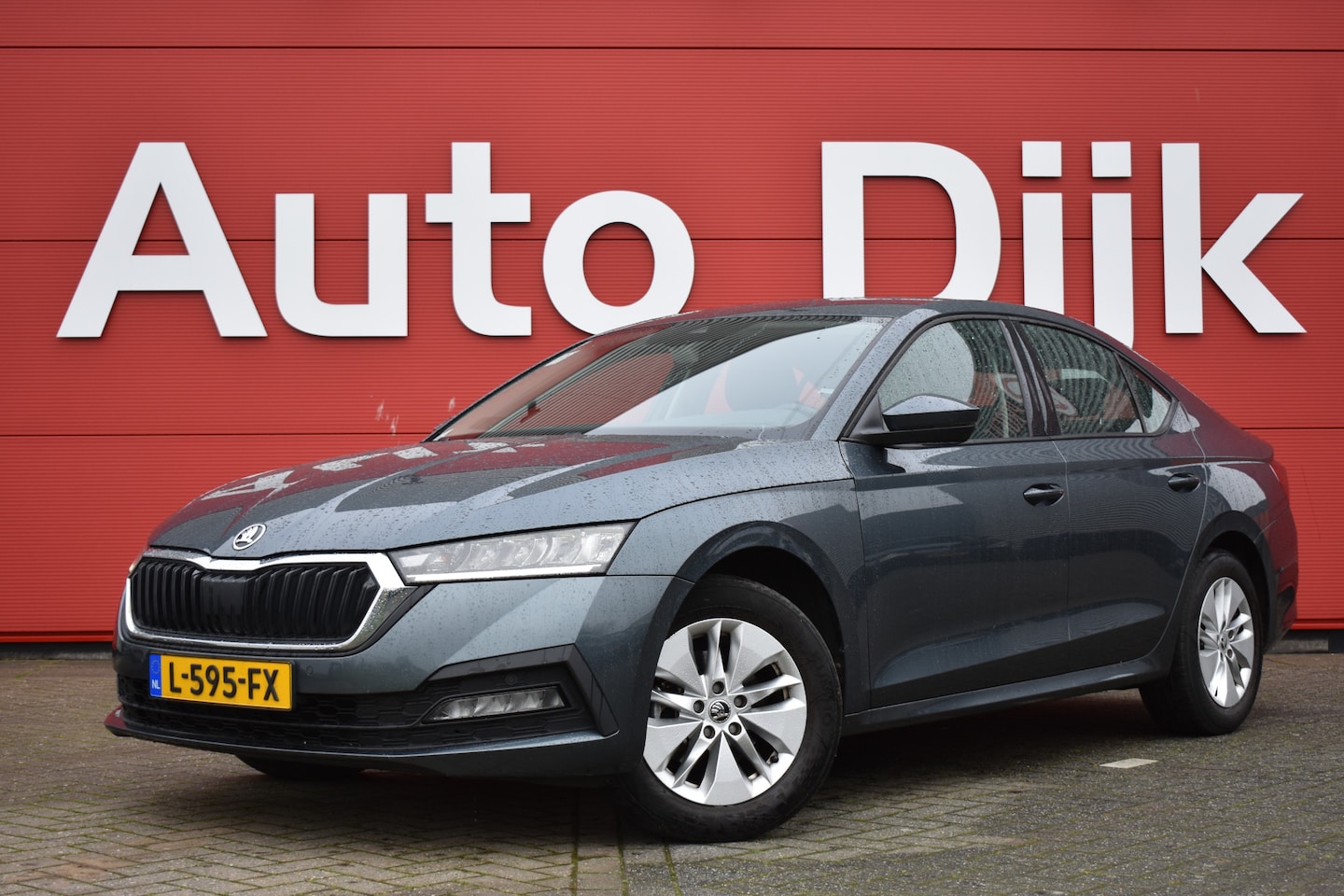 Skoda Octavia - 1.0 e-TSI Business Edition DSG | LED | Carplay | DAB | Navi | Adapt. Cruise | Clima | PDC - AutoWereld.nl