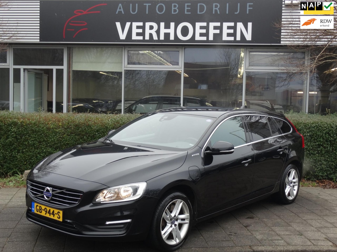 Volvo V60 - 2.4 D6 AWD Plug-In Hybrid Momentum - STOEL VERW - CRUISE / CLIMATE CONTR - PARK SENS - TRE - AutoWereld.nl