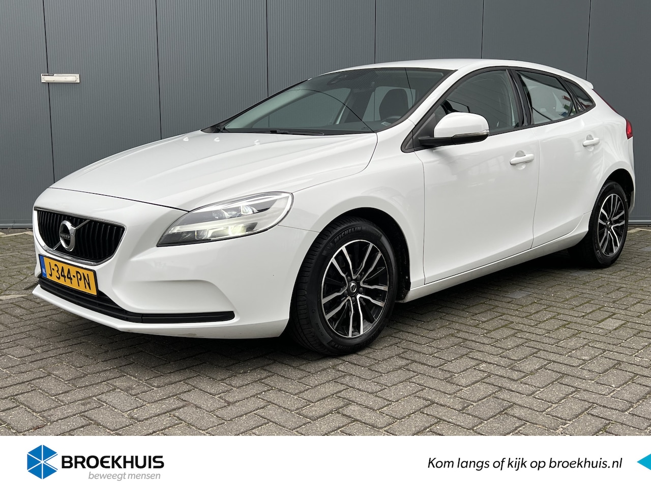 Volvo V40 - 2.0 T2 123pk Momentum | Camera | Climate controle | Navigatie | LED koplampen | Parkeersen - AutoWereld.nl