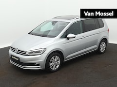 Volkswagen Touran - 1.5 TSI Highline 7p | Panoramadak | Trekhaak | Navigatie | Lichtmetalen Velgen |