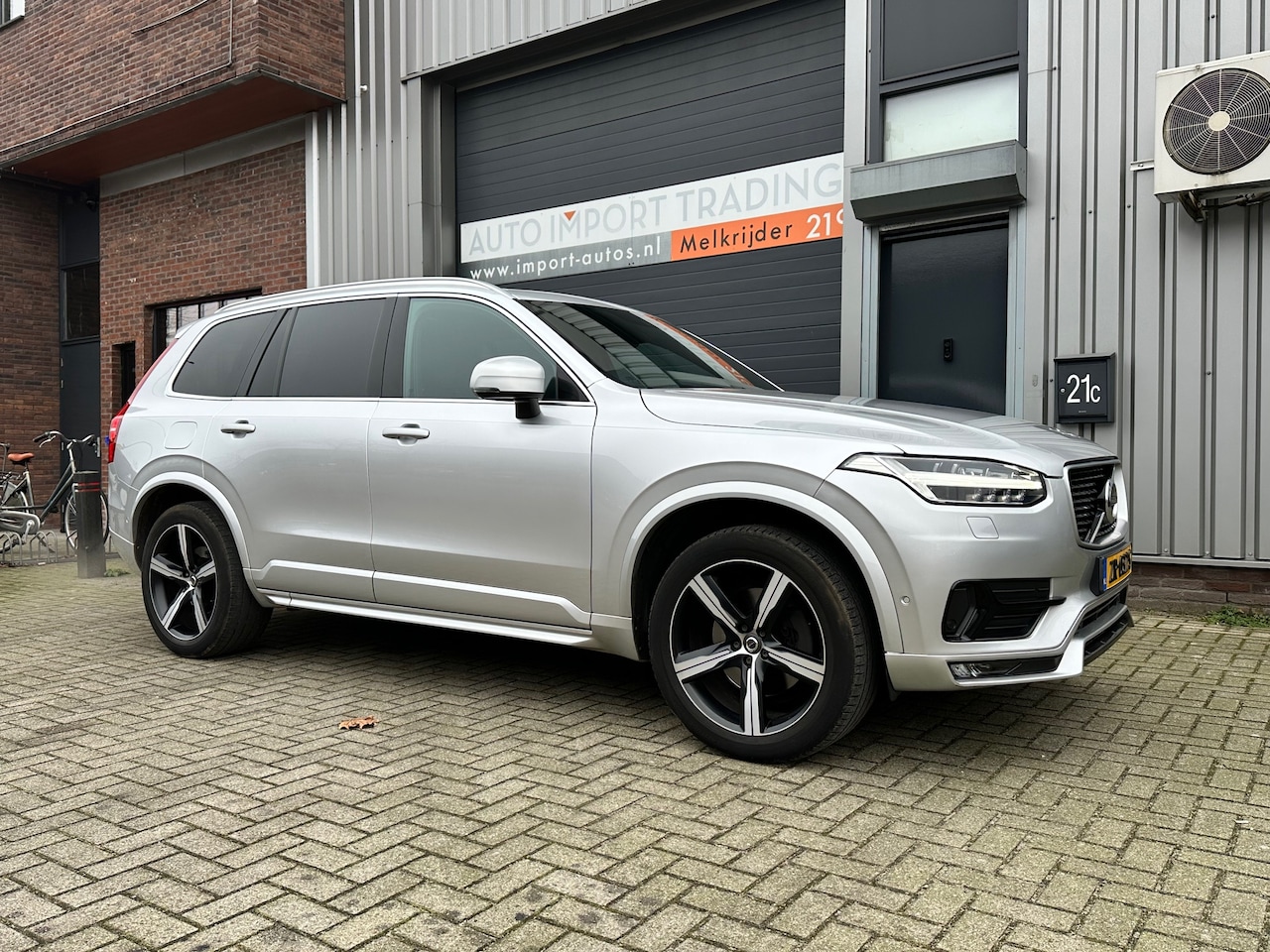 Volvo XC90 - 2.0 D5 AWD R-Design Aut- 7-zit, Xenon Led, Navi, Memory - AutoWereld.nl